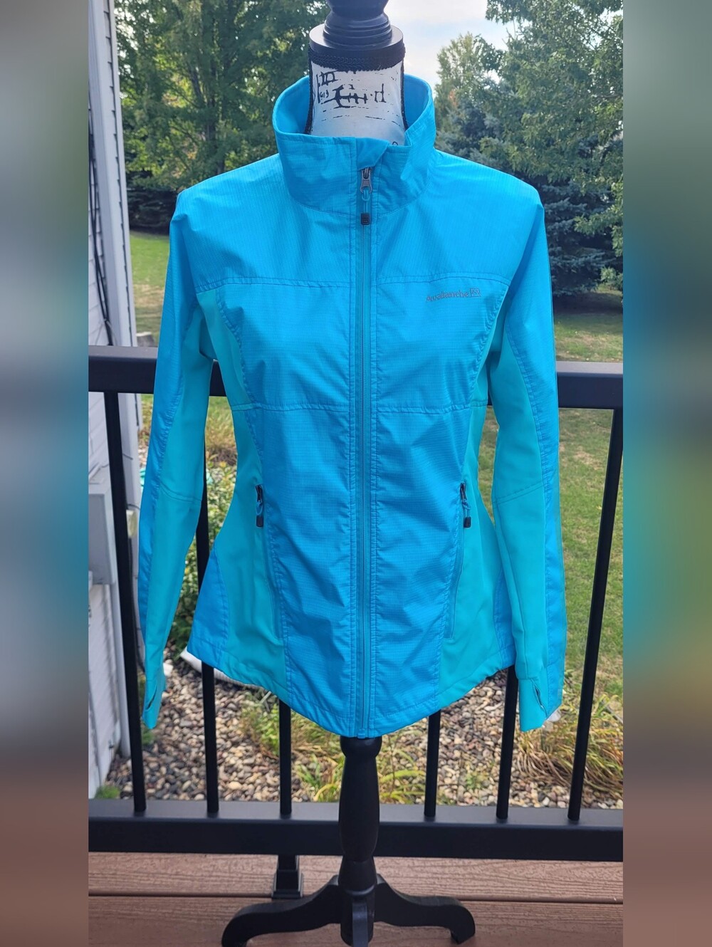 Avalanche Sky Blue Jacket Outdoor Weather Shield Pockets Waterproof Thumbholes M